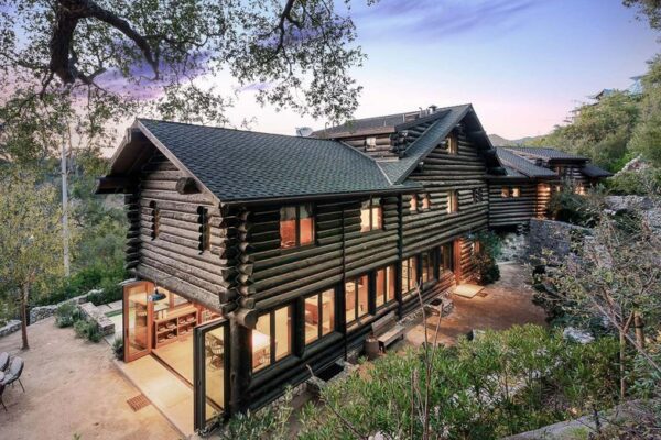 Luxury Cabins vs. Rustic Retreats: Which One Is Right for You?