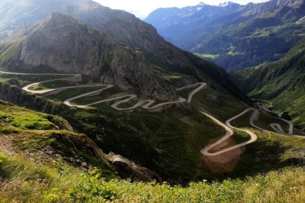 Scenic Drives for Photography Enthusiasts